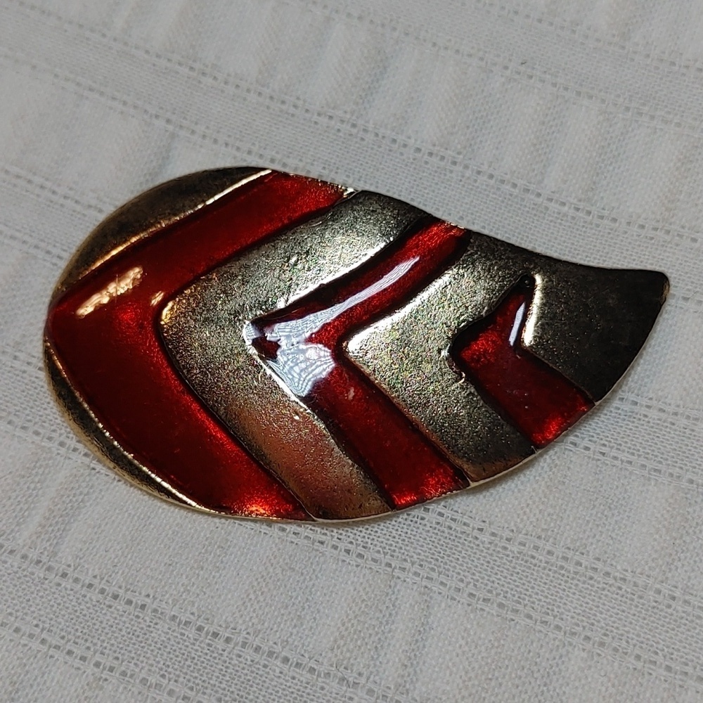 💚Vintage Art Deco Signed Red & Gold Brooch